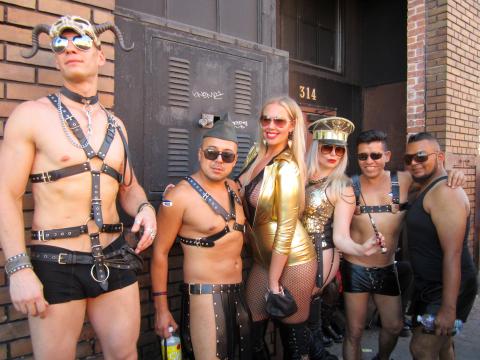  groupe très dénudé d'adeptes SM San Francisco