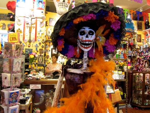 Photo : Magasin coloré dans le quartier de Mission